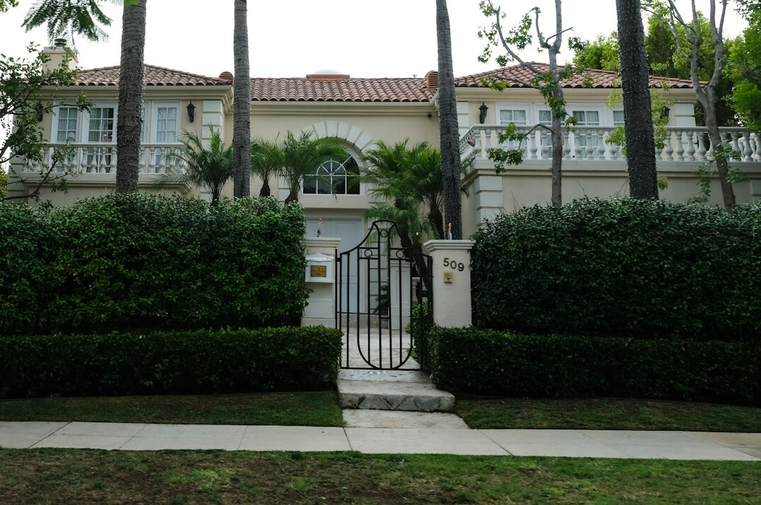 hollywood celebrity mansion exterior